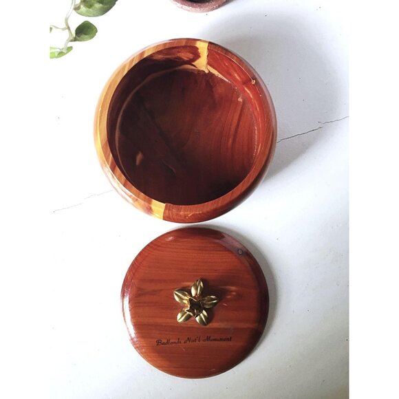 Handcrafted Cedar Wood Bowl With Brass Flower Lid From Badlands Natl Monument - Picture 9 of 11